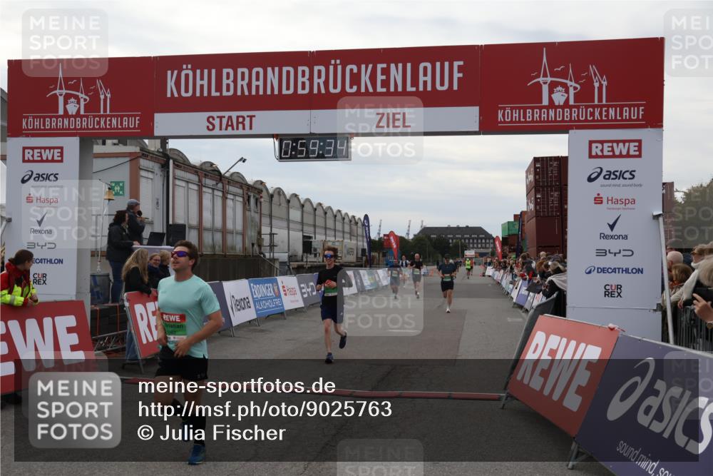 03.10.2025 - Köhlbrandbrückenlauf Julia Fischer http://msf.ph/oto/9025763 03.10.2025 15:59:35 Ziel 7025, 7048, 7059, 7083, 7089, 7187, 9238, 9577 meine-sportfotos.de