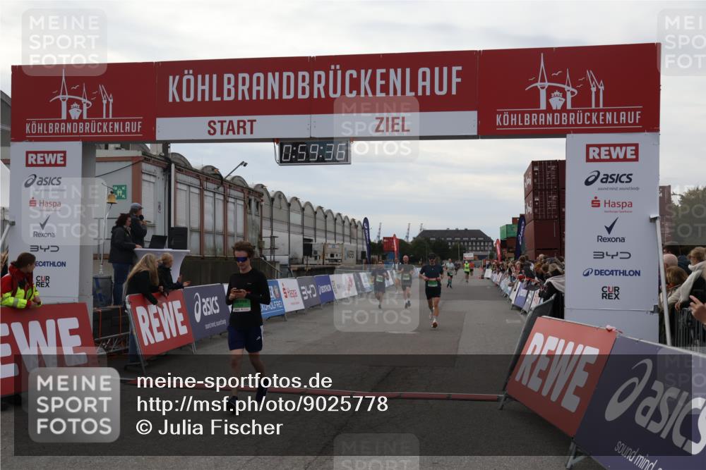03.10.2025 - Köhlbrandbrückenlauf Julia Fischer http://msf.ph/oto/9025778 03.10.2025 15:59:36 Ziel 7025, 7048, 7059, 7083, 7089, 7187 meine-sportfotos.de