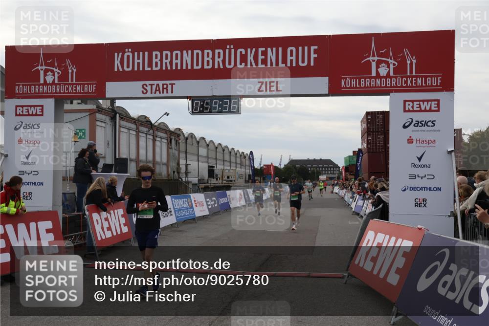 03.10.2025 - Köhlbrandbrückenlauf Julia Fischer http://msf.ph/oto/9025780 03.10.2025 15:59:36 Ziel 7025, 7048, 7059, 7083, 7089, 7187 meine-sportfotos.de