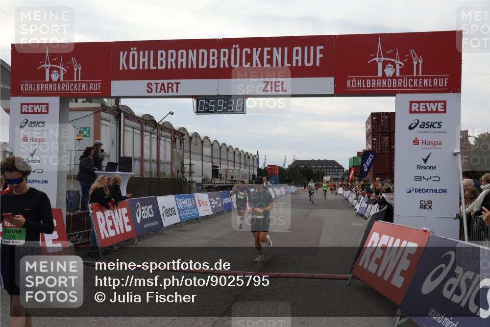 03.10.2025 - Köhlbrandbrückenlauf Julia Fischer http://msf.ph/oto/9025795 03.10.2025 15:59:38 Ziel 7025, 7048, 7059, 7083, 7089, 7187, 7193 meine-sportfotos.de