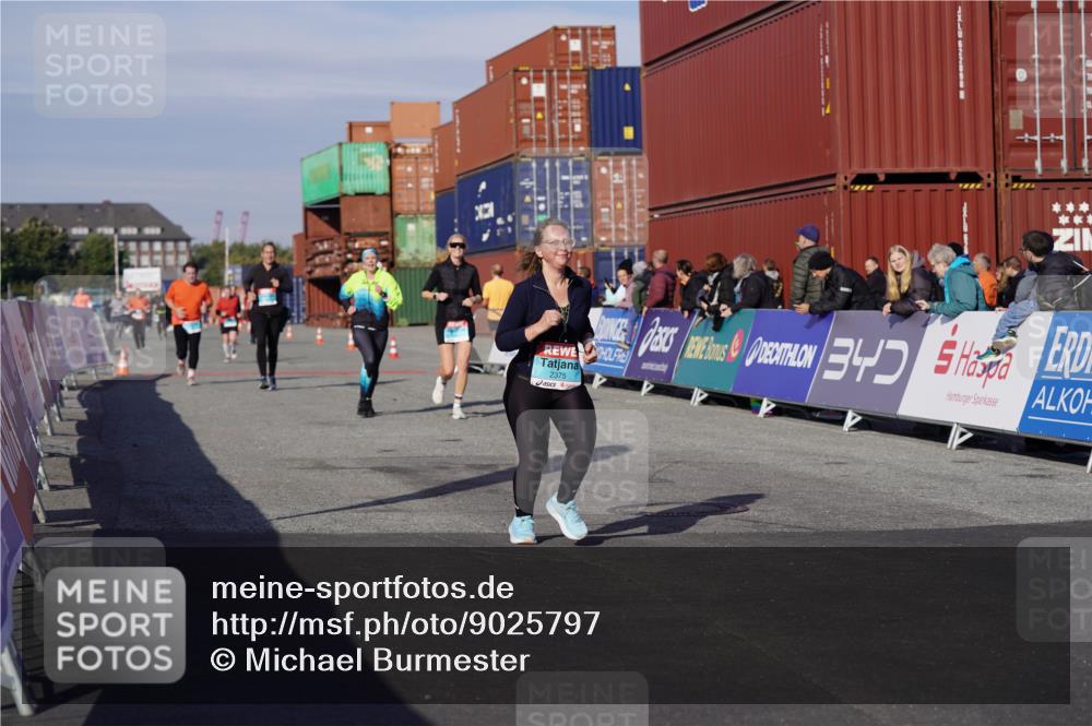 03.10.2025 - Köhlbrandbrückenlauf Michael Burmester http://msf.ph/oto/9025797 03.10.2025 10:29:00 Ziel 1942, 2035, 2163, 2177, 2375, 2845, 2922 meine-sportfotos.de