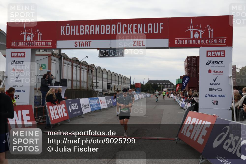03.10.2025 - Köhlbrandbrückenlauf Julia Fischer http://msf.ph/oto/9025799 03.10.2025 15:59:38 Ziel 7025, 7048, 7059, 7083, 7089, 7187, 7193 meine-sportfotos.de