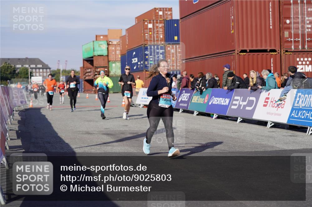 03.10.2025 - Köhlbrandbrückenlauf Michael Burmester http://msf.ph/oto/9025803 03.10.2025 10:29:00 Ziel 1942, 2035, 2163, 2177, 2375, 2845, 2922 meine-sportfotos.de