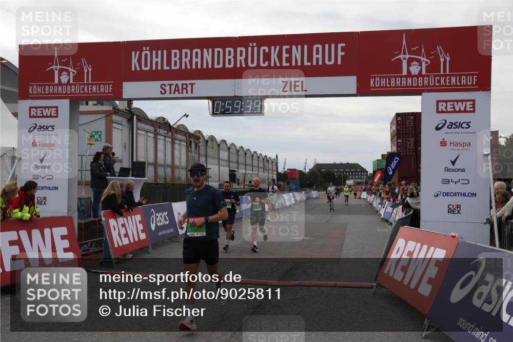 03.10.2025 - Köhlbrandbrückenlauf Julia Fischer http://msf.ph/oto/9025811 03.10.2025 15:59:39 Ziel 7025, 7048, 7059, 7083, 7089, 7187, 7193 meine-sportfotos.de
