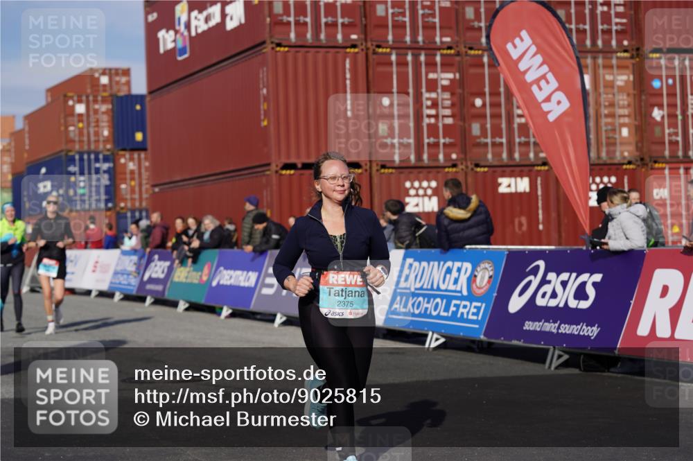 03.10.2025 - Köhlbrandbrückenlauf Michael Burmester http://msf.ph/oto/9025815 03.10.2025 10:29:02 Ziel 1942, 2035, 2163, 2177, 2375, 2845, 2922 meine-sportfotos.de