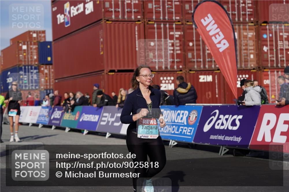 03.10.2025 - Köhlbrandbrückenlauf Michael Burmester http://msf.ph/oto/9025818 03.10.2025 10:29:02 Ziel 1942, 2035, 2163, 2177, 2375, 2845, 2922 meine-sportfotos.de