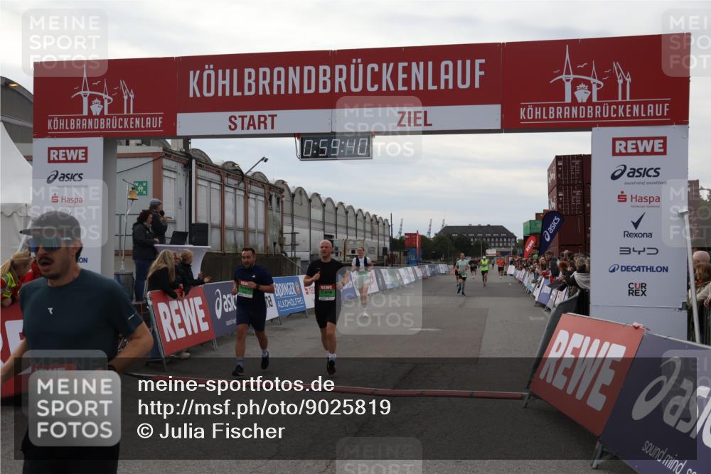 03.10.2025 - Köhlbrandbrückenlauf Julia Fischer http://msf.ph/oto/9025819 03.10.2025 15:59:40 Ziel 7025, 7048, 7059, 7083, 7089, 7187, 7193, 7225 meine-sportfotos.de
