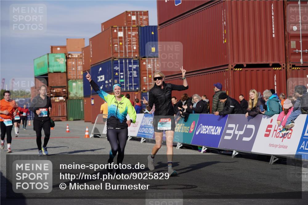 03.10.2025 - Köhlbrandbrückenlauf Michael Burmester http://msf.ph/oto/9025829 03.10.2025 10:29:03 Ziel 1942, 2035, 2163, 2177, 2375, 2845, 2922 meine-sportfotos.de