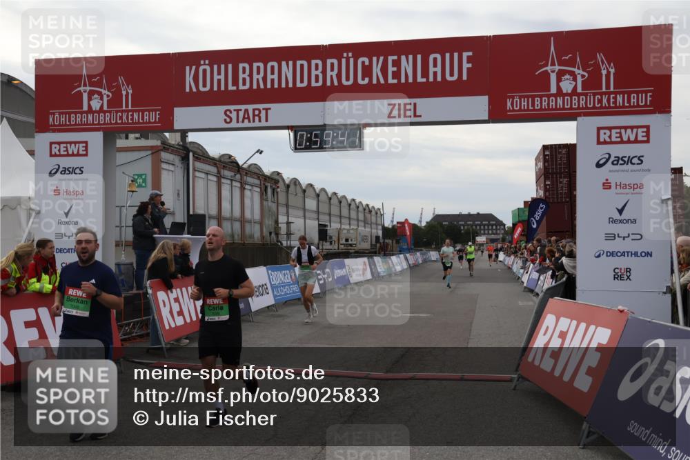 03.10.2025 - Köhlbrandbrückenlauf Julia Fischer http://msf.ph/oto/9025833 03.10.2025 15:59:42 Ziel 7025, 7048, 7059, 7083, 7187, 7193, 7225, 9113 meine-sportfotos.de