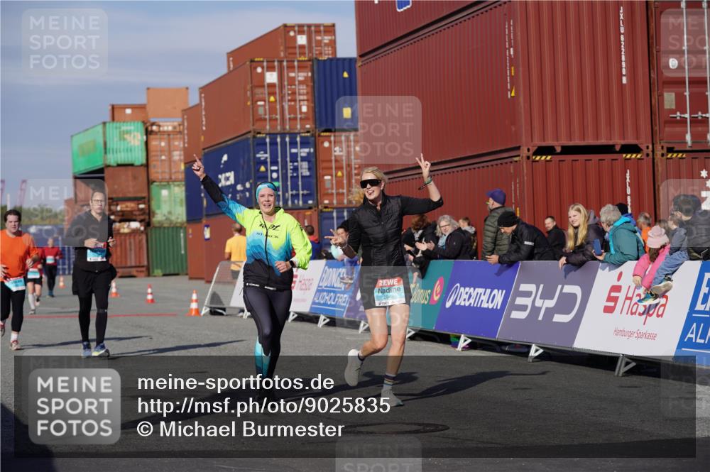 03.10.2025 - Köhlbrandbrückenlauf Michael Burmester http://msf.ph/oto/9025835 03.10.2025 10:29:03 Ziel 1942, 2035, 2163, 2177, 2375, 2845, 2922 meine-sportfotos.de