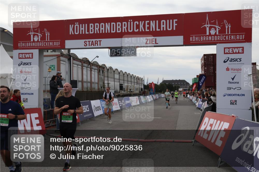03.10.2025 - Köhlbrandbrückenlauf Julia Fischer http://msf.ph/oto/9025836 03.10.2025 15:59:42 Ziel 7025, 7048, 7059, 7083, 7187, 7193, 7225, 9113 meine-sportfotos.de