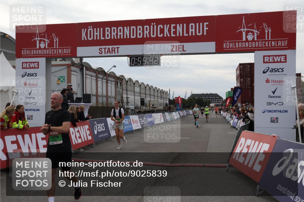03.10.2025 - Köhlbrandbrückenlauf Julia Fischer http://msf.ph/oto/9025839 03.10.2025 15:59:42 Ziel 7025, 7048, 7059, 7083, 7187, 7193, 7225, 9113 meine-sportfotos.de
