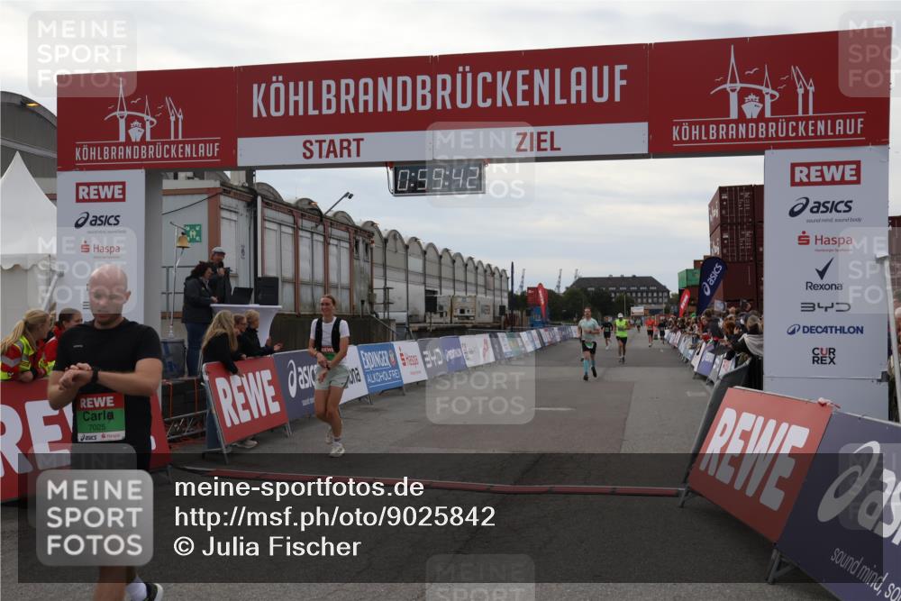 03.10.2025 - Köhlbrandbrückenlauf Julia Fischer http://msf.ph/oto/9025842 03.10.2025 15:59:43 Ziel 7025, 7048, 7059, 7083, 7187, 7193, 7225, 9113 meine-sportfotos.de