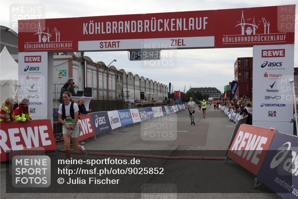 03.10.2025 - Köhlbrandbrückenlauf Julia Fischer http://msf.ph/oto/9025852 03.10.2025 15:59:44 Ziel 7025, 7048, 7059, 7187, 7193, 7225, 7450, 9113 meine-sportfotos.de