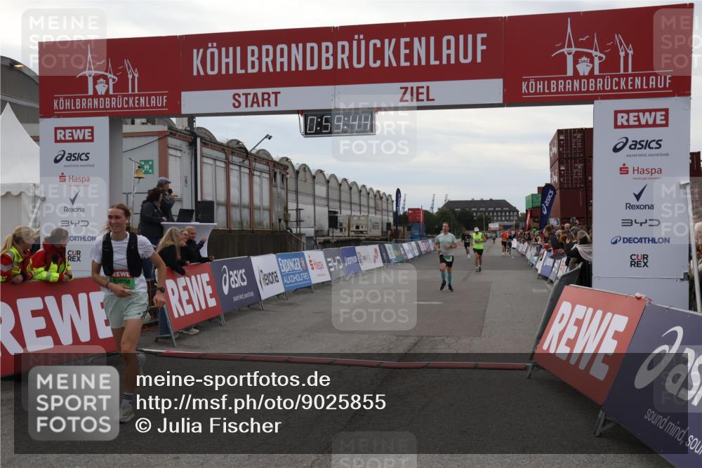 03.10.2025 - Köhlbrandbrückenlauf Julia Fischer http://msf.ph/oto/9025855 03.10.2025 15:59:44 Ziel 7025, 7048, 7059, 7187, 7193, 7225, 7450, 9113 meine-sportfotos.de