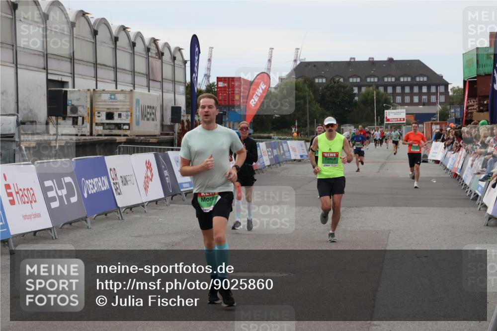 03.10.2025 - Köhlbrandbrückenlauf Julia Fischer http://msf.ph/oto/9025860 03.10.2025 15:59:46 Ziel 7025, 7048, 7187, 7193, 7225, 7450, 9101, 9113 meine-sportfotos.de