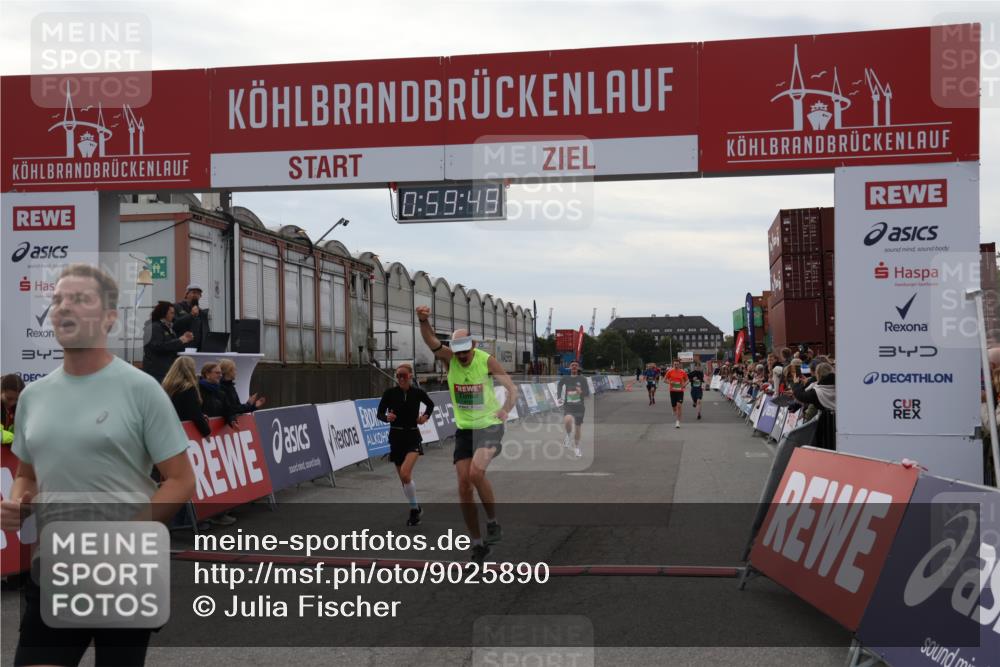 03.10.2025 - Köhlbrandbrückenlauf Julia Fischer http://msf.ph/oto/9025890 03.10.2025 15:59:49 Ziel 7025, 7048, 7165, 7185, 7193, 7225, 7450, 9101, 9113 meine-sportfotos.de