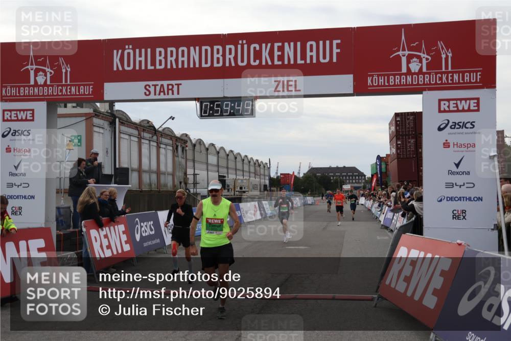 03.10.2025 - Köhlbrandbrückenlauf Julia Fischer http://msf.ph/oto/9025894 03.10.2025 15:59:49 Ziel 7025, 7048, 7165, 7185, 7193, 7225, 7450, 9101, 9113 meine-sportfotos.de