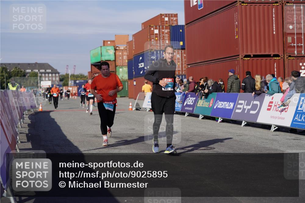 03.10.2025 - Köhlbrandbrückenlauf Michael Burmester http://msf.ph/oto/9025895 03.10.2025 10:29:07 Ziel 1781, 1942, 2035, 2163, 2845 meine-sportfotos.de