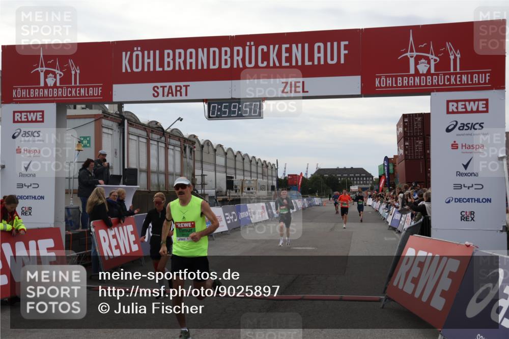 03.10.2025 - Köhlbrandbrückenlauf Julia Fischer http://msf.ph/oto/9025897 03.10.2025 15:59:50 Ziel 7025, 7048, 7165, 7185, 7193, 7225, 7450, 9101, 9113 meine-sportfotos.de