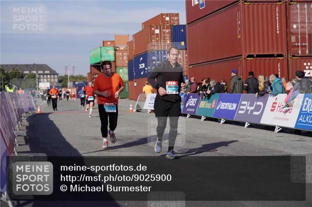 03.10.2025 - Köhlbrandbrückenlauf Michael Burmester http://msf.ph/oto/9025900 03.10.2025 10:29:08 Ziel 1781, 1942, 2035, 2163, 2845 meine-sportfotos.de