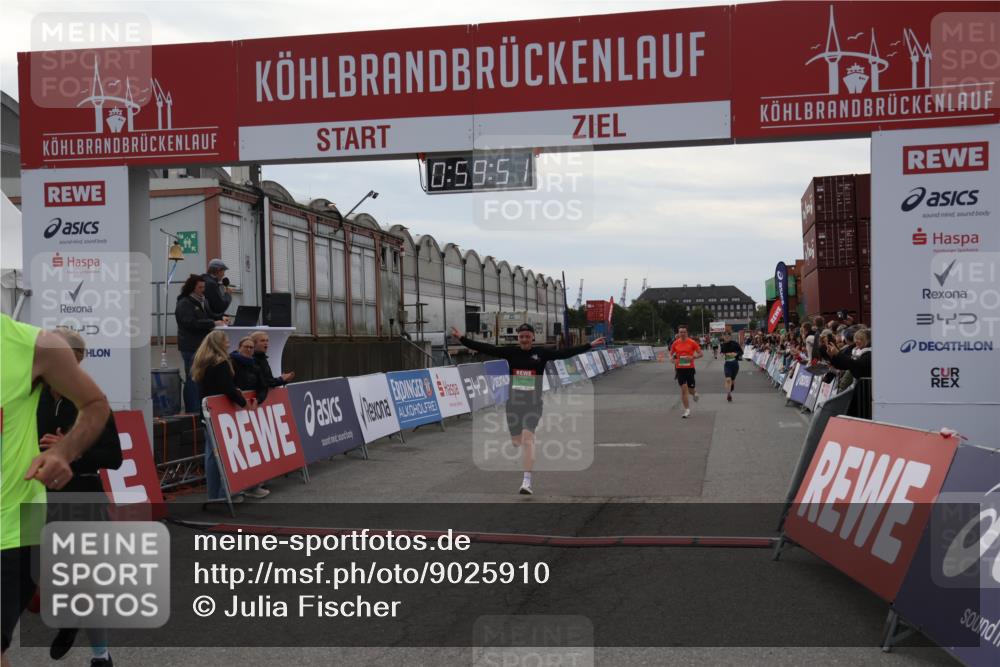 03.10.2025 - Köhlbrandbrückenlauf Julia Fischer http://msf.ph/oto/9025910 03.10.2025 15:59:51 Ziel 7165, 7185, 7193, 7225, 7450, 9101, 9113 meine-sportfotos.de