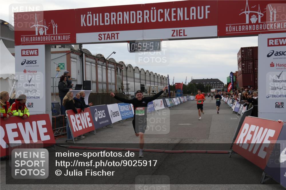 03.10.2025 - Köhlbrandbrückenlauf Julia Fischer http://msf.ph/oto/9025917 03.10.2025 15:59:51 Ziel 7165, 7185, 7193, 7225, 7450, 9101, 9113 meine-sportfotos.de