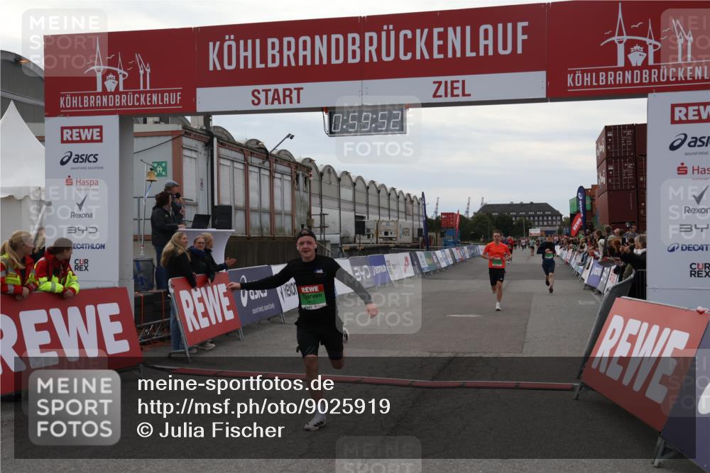 03.10.2025 - Köhlbrandbrückenlauf Julia Fischer http://msf.ph/oto/9025919 03.10.2025 15:59:52 Ziel 7165, 7185, 7193, 7225, 7269, 7450, 9101, 9113 meine-sportfotos.de