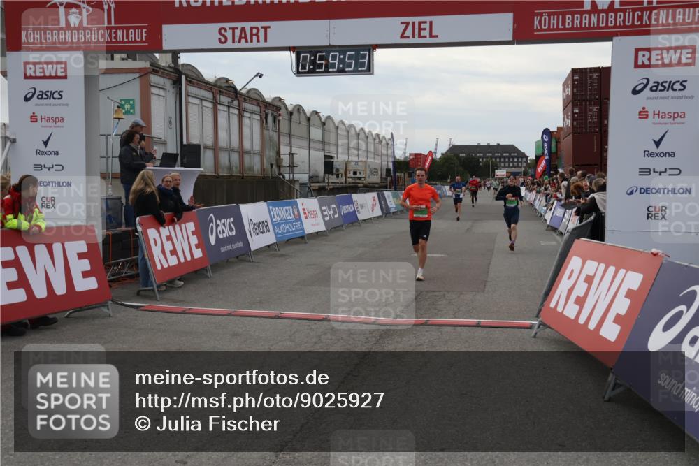03.10.2025 - Köhlbrandbrückenlauf Julia Fischer http://msf.ph/oto/9025927 03.10.2025 15:59:53 Ziel 7165, 7185, 7193, 7225, 7269, 7450, 9101, 9113 meine-sportfotos.de
