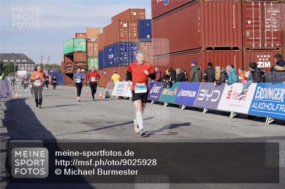03.10.2025 - Köhlbrandbrückenlauf Michael Burmester http://msf.ph/oto/9025928 03.10.2025 10:29:14 Ziel 1781, 2258, 2321, 2835 meine-sportfotos.de