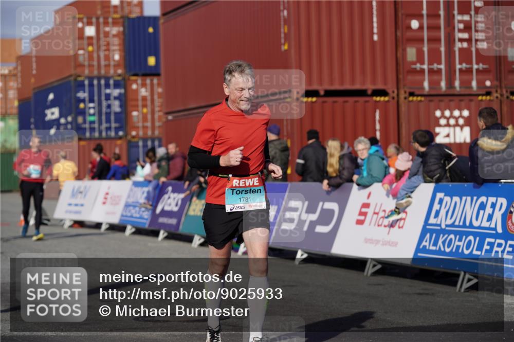 03.10.2025 - Köhlbrandbrückenlauf Michael Burmester http://msf.ph/oto/9025933 03.10.2025 10:29:15 Ziel 1781, 2258, 2321, 2835 meine-sportfotos.de