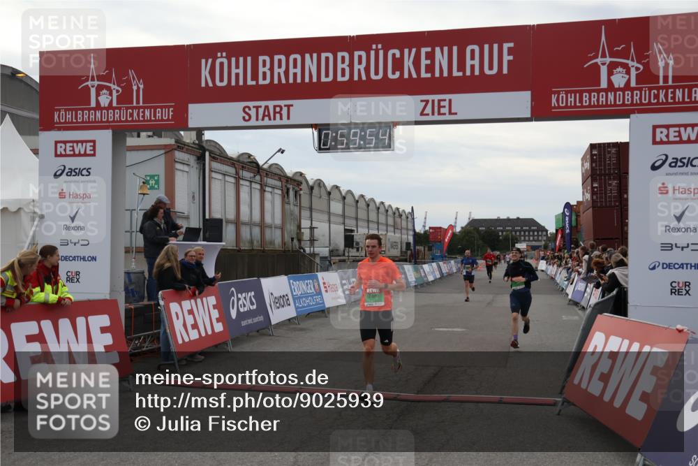 03.10.2025 - Köhlbrandbrückenlauf Julia Fischer http://msf.ph/oto/9025939 03.10.2025 15:59:54 Ziel 7165, 7185, 7225, 7269, 7450, 9101, 9113 meine-sportfotos.de