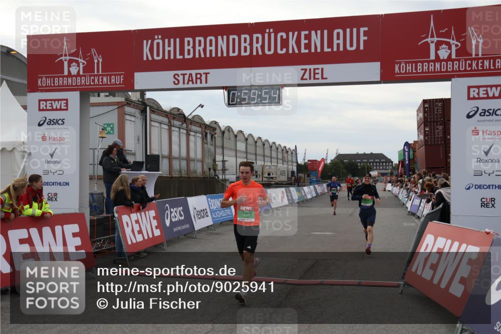 03.10.2025 - Köhlbrandbrückenlauf Julia Fischer http://msf.ph/oto/9025941 03.10.2025 15:59:54 Ziel 7165, 7185, 7225, 7269, 7450, 9101, 9113 meine-sportfotos.de