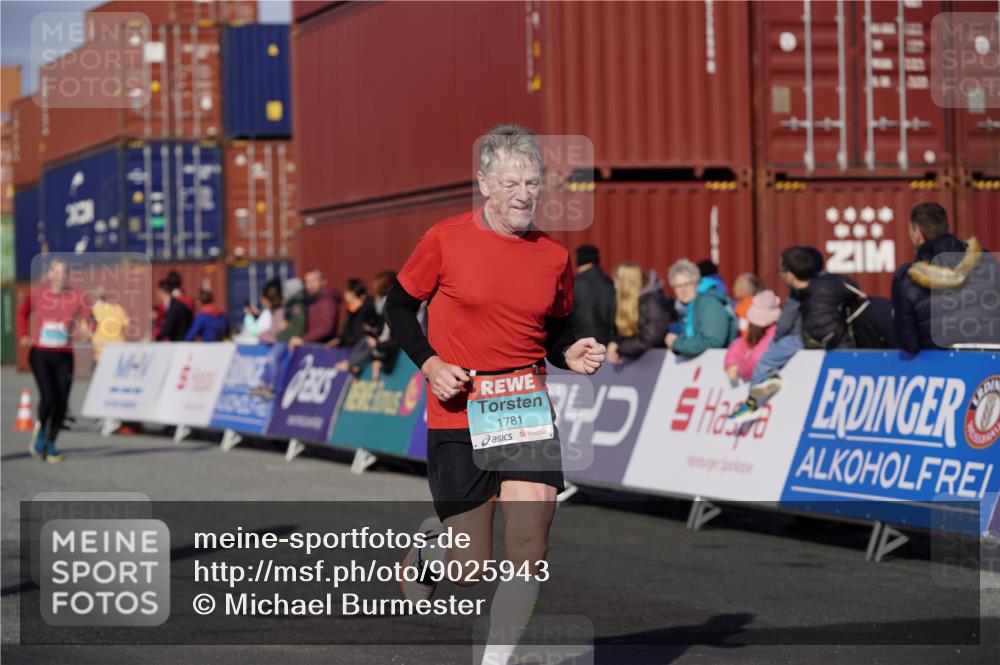 03.10.2025 - Köhlbrandbrückenlauf Michael Burmester http://msf.ph/oto/9025943 03.10.2025 10:29:15 Ziel 1781, 2258, 2321, 2835 meine-sportfotos.de