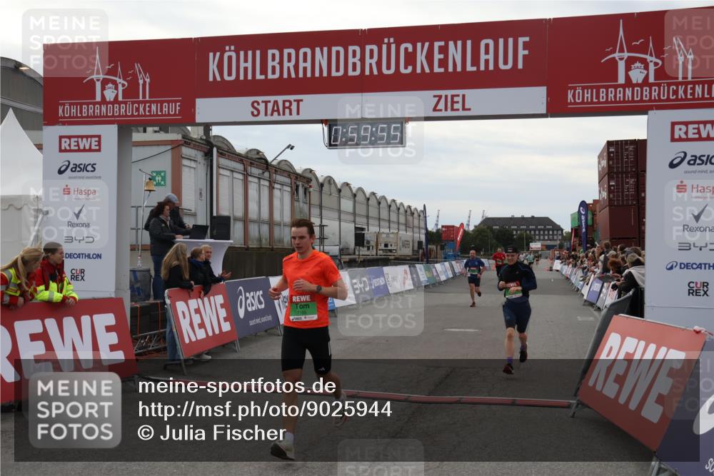 03.10.2025 - Köhlbrandbrückenlauf Julia Fischer http://msf.ph/oto/9025944 03.10.2025 15:59:55 Ziel 7165, 7185, 7225, 7269, 7450, 9101, 9113 meine-sportfotos.de
