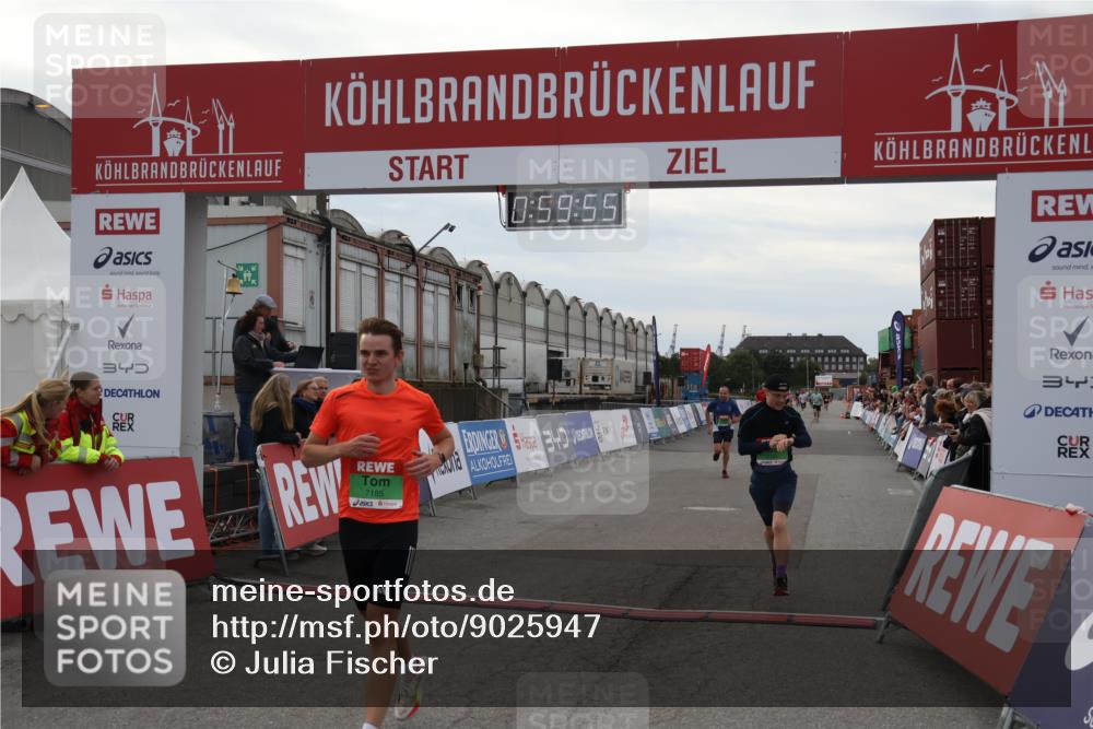 03.10.2025 - Köhlbrandbrückenlauf Julia Fischer http://msf.ph/oto/9025947 03.10.2025 15:59:55 Ziel 7165, 7185, 7225, 7269, 7450, 9101, 9113 meine-sportfotos.de