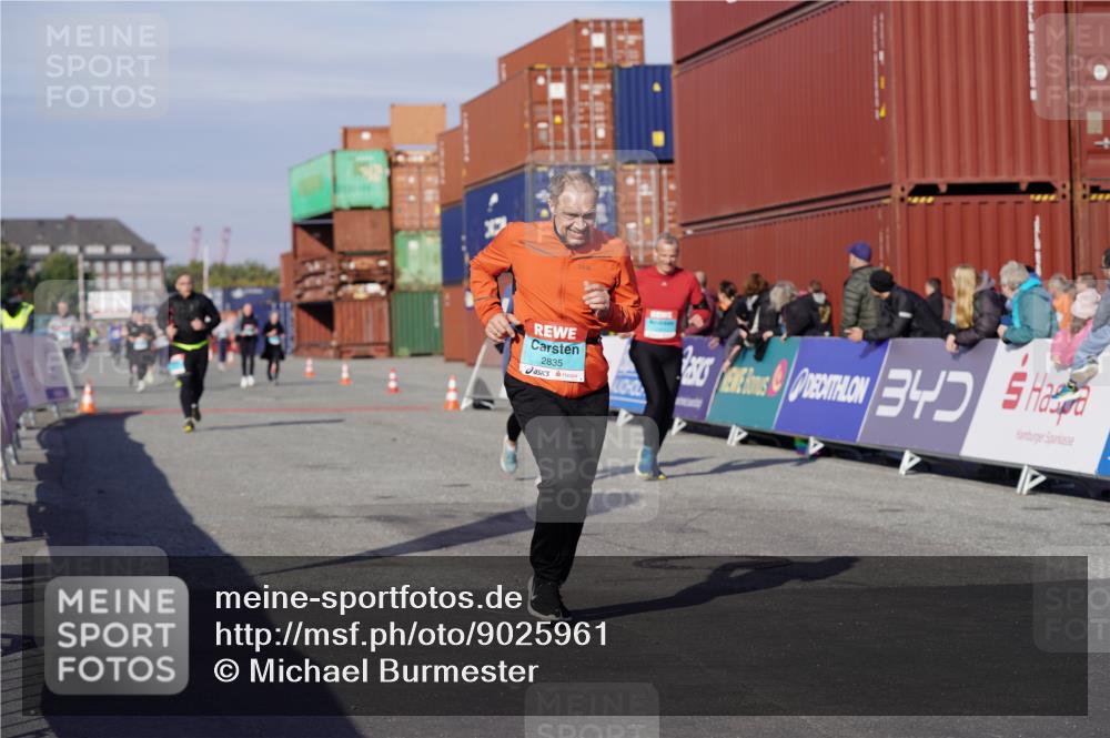 03.10.2025 - Köhlbrandbrückenlauf Michael Burmester http://msf.ph/oto/9025961 03.10.2025 10:29:18 Ziel 1781, 1791, 2258, 2321, 2835 meine-sportfotos.de