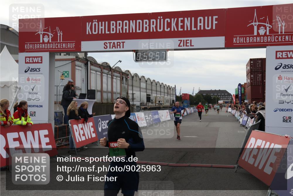 03.10.2025 - Köhlbrandbrückenlauf Julia Fischer http://msf.ph/oto/9025963 03.10.2025 15:59:57 Ziel 7165, 7185, 7269, 7450, 8915, 9101, 9113 meine-sportfotos.de