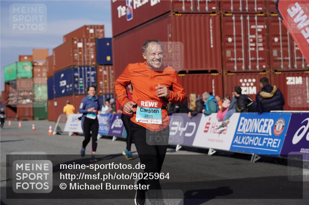 03.10.2025 - Köhlbrandbrückenlauf Michael Burmester http://msf.ph/oto/9025964 03.10.2025 10:29:19 Ziel 1791, 2258, 2321, 2835 meine-sportfotos.de