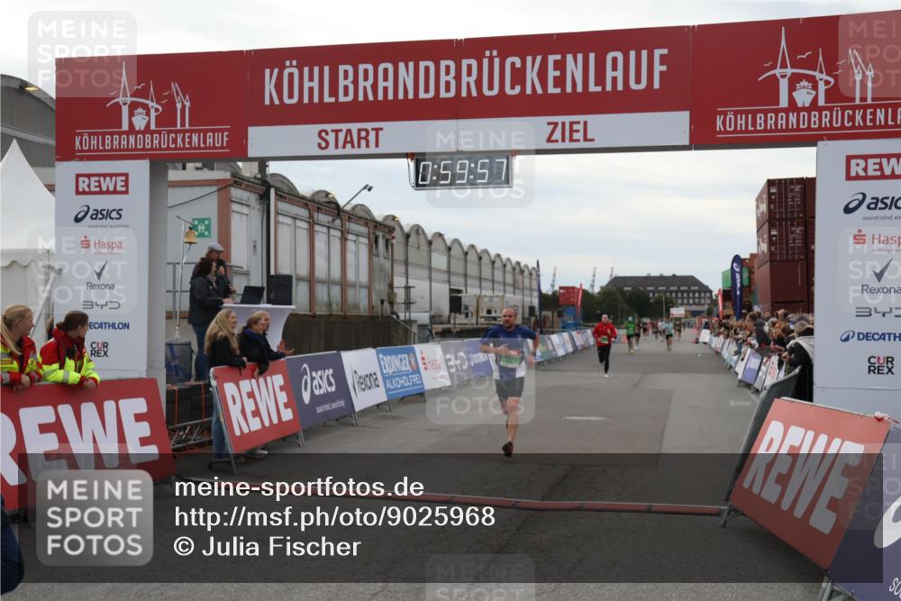 03.10.2025 - Köhlbrandbrückenlauf Julia Fischer http://msf.ph/oto/9025968 03.10.2025 15:59:57 Ziel 7165, 7185, 7269, 7450, 8915, 9101, 9113 meine-sportfotos.de