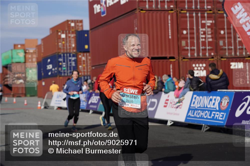 03.10.2025 - Köhlbrandbrückenlauf Michael Burmester http://msf.ph/oto/9025971 03.10.2025 10:29:19 Ziel 1791, 2258, 2321, 2835 meine-sportfotos.de
