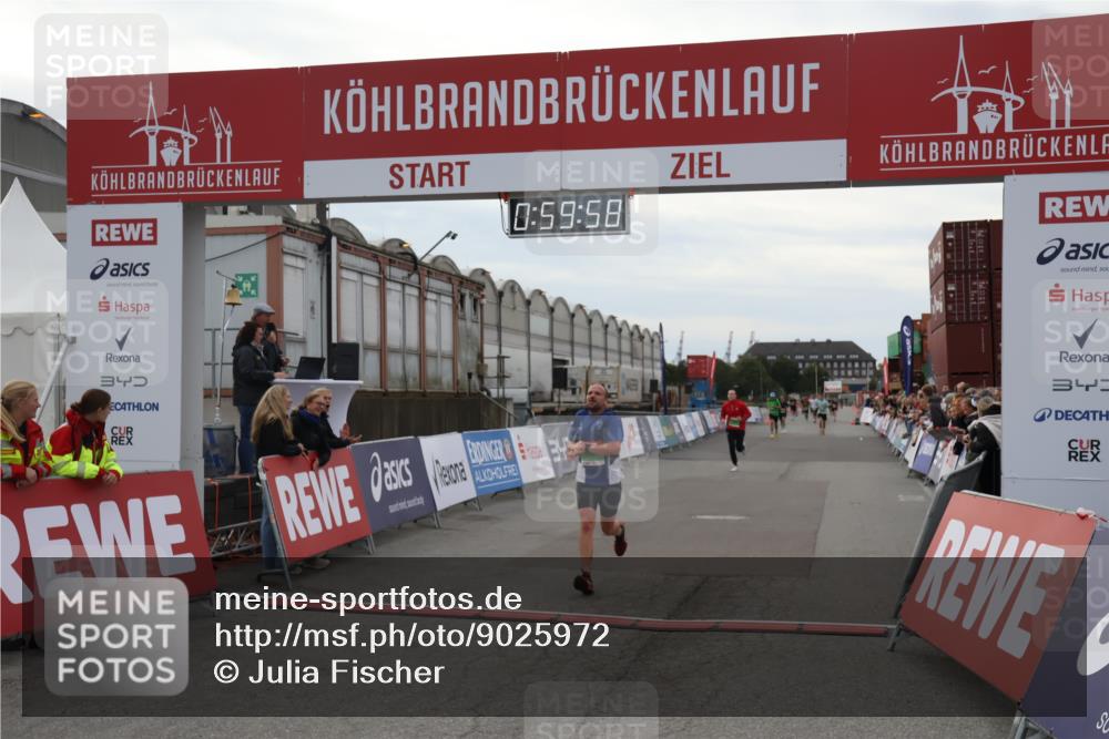 03.10.2025 - Köhlbrandbrückenlauf Julia Fischer http://msf.ph/oto/9025972 03.10.2025 15:59:58 Ziel 7165, 7185, 7269, 7450, 8915, 9101, 9113 meine-sportfotos.de