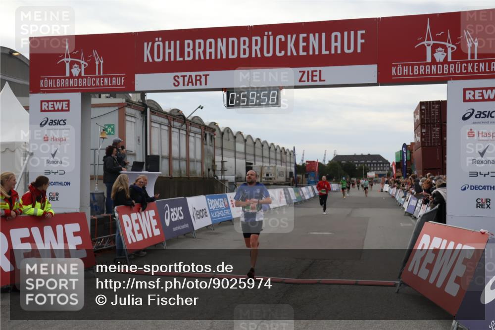 03.10.2025 - Köhlbrandbrückenlauf Julia Fischer http://msf.ph/oto/9025974 03.10.2025 15:59:58 Ziel 7165, 7185, 7269, 7450, 8915, 9101, 9113 meine-sportfotos.de