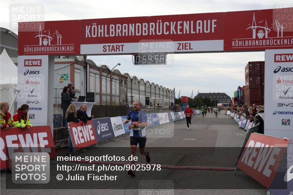 03.10.2025 - Köhlbrandbrückenlauf Julia Fischer http://msf.ph/oto/9025978 03.10.2025 15:59:58 Ziel 7165, 7185, 7269, 7450, 8915, 9101, 9113 meine-sportfotos.de