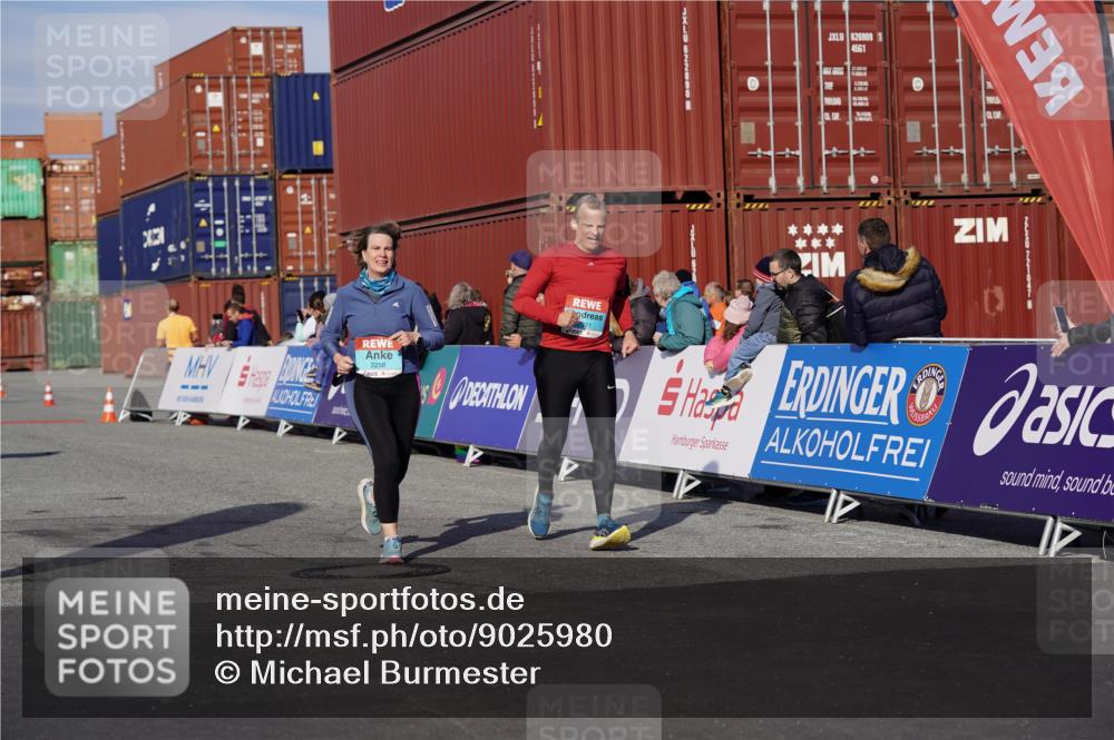 03.10.2025 - Köhlbrandbrückenlauf Michael Burmester http://msf.ph/oto/9025980 03.10.2025 10:29:20 Ziel 1791, 2258, 2321, 2835 meine-sportfotos.de