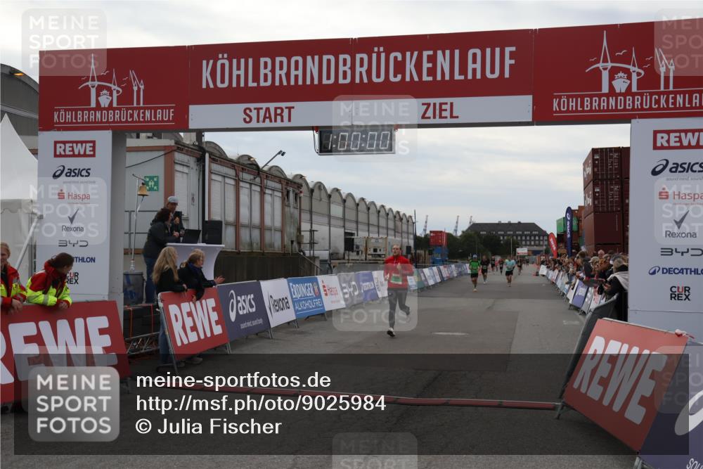 03.10.2025 - Köhlbrandbrückenlauf Julia Fischer http://msf.ph/oto/9025984 03.10.2025 16:00:00 Ziel 7165, 7185, 7269, 7450, 8915, 9101 meine-sportfotos.de