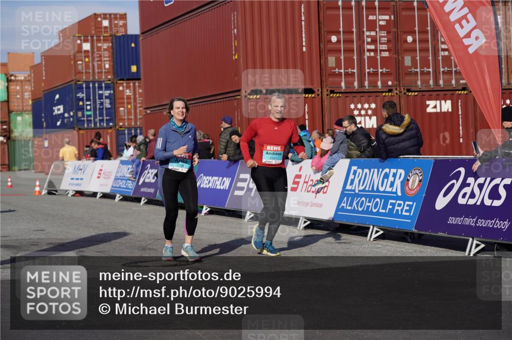 03.10.2025 - Köhlbrandbrückenlauf Michael Burmester http://msf.ph/oto/9025994 03.10.2025 10:29:21 Ziel 1791, 2258, 2321, 2835 meine-sportfotos.de