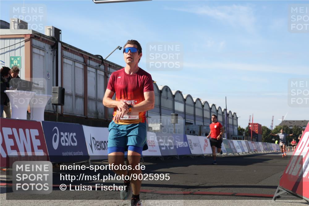 03.10.2025 - Köhlbrandbrückenlauf Luisa Fischer http://msf.ph/oto/9025995 03.10.2025 12:53:49 Ziel 4043, 4088, 6085, 6422, 6624 meine-sportfotos.de