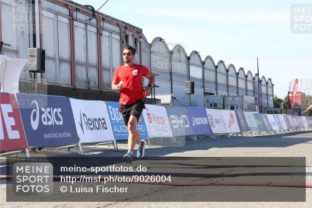 03.10.2025 - Köhlbrandbrückenlauf Luisa Fischer http://msf.ph/oto/9026004 03.10.2025 12:53:51 Ziel 4043, 4088, 6002, 6085, 6422, 6624 meine-sportfotos.de