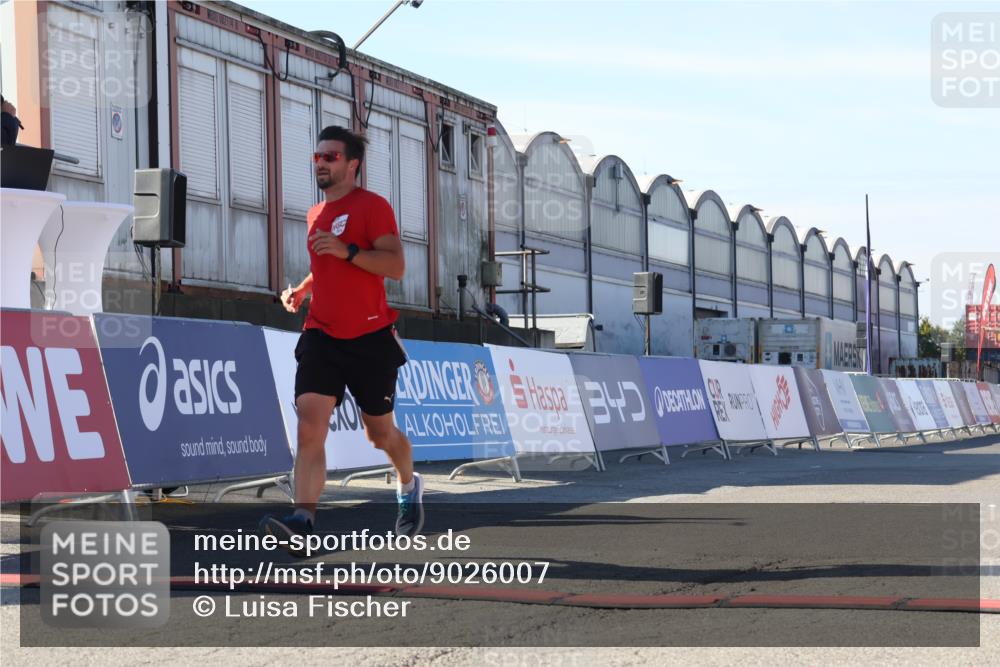 03.10.2025 - Köhlbrandbrückenlauf Luisa Fischer http://msf.ph/oto/9026007 03.10.2025 12:53:51 Ziel 4043, 4088, 6002, 6085, 6422, 6624 meine-sportfotos.de